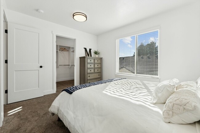 Madison Master Bedroom Wall - Madison Towns