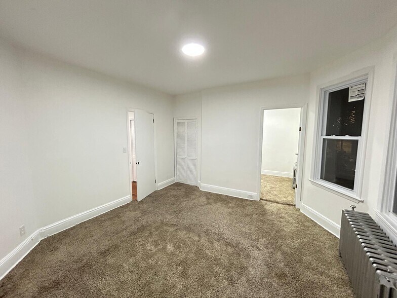 Building Photo - 318 71st St