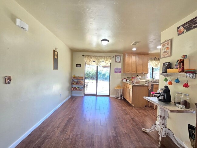 Building Photo - House for rent  | 3 Bedrooms | 2 Bathrooms...
