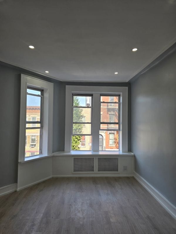 Building Photo - 540 46th St