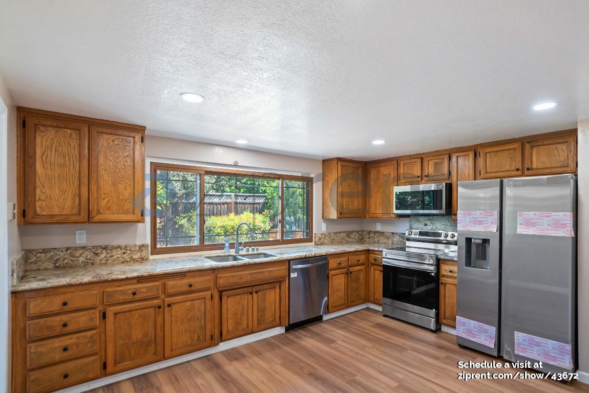 Building Photo - 123 Midwick Dr