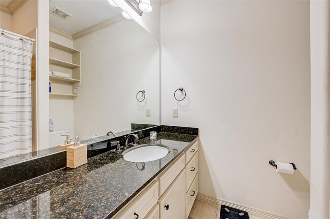 Building Photo - 3105 Fairdale Oaks E