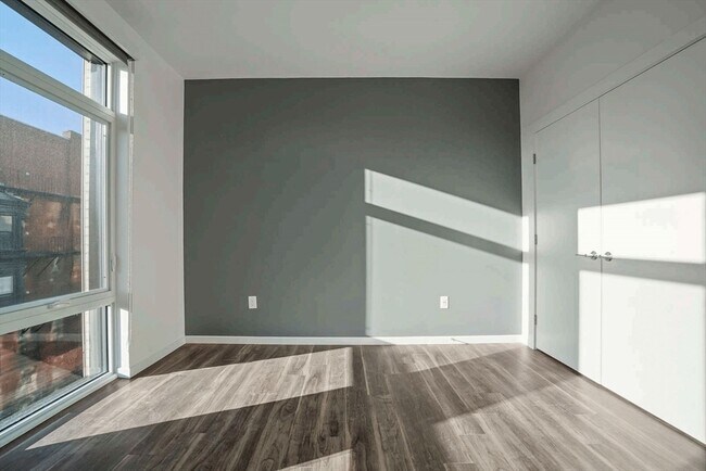 Building Photo - 839 Beacon St