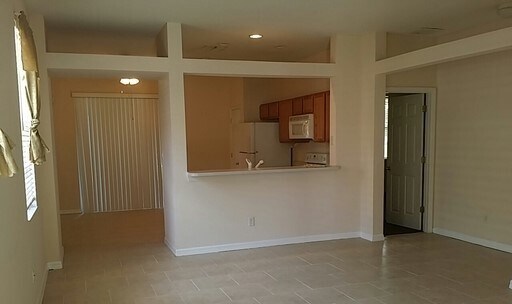 Building Photo - 1077 Singleton Cir