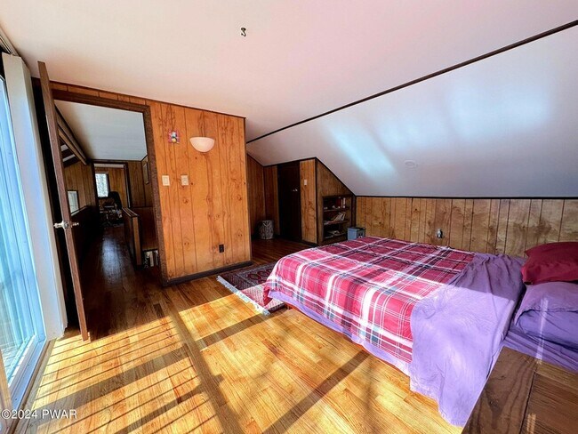 Building Photo - 402 Canoe Brook Dr