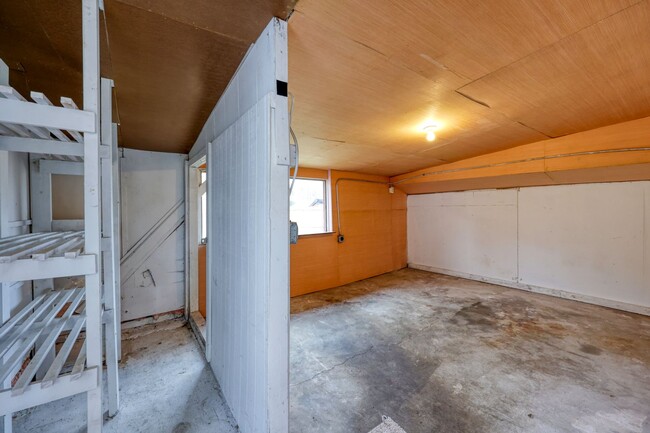 Building Photo - Move in ready now! Affordable 2 bedroom 1 ...