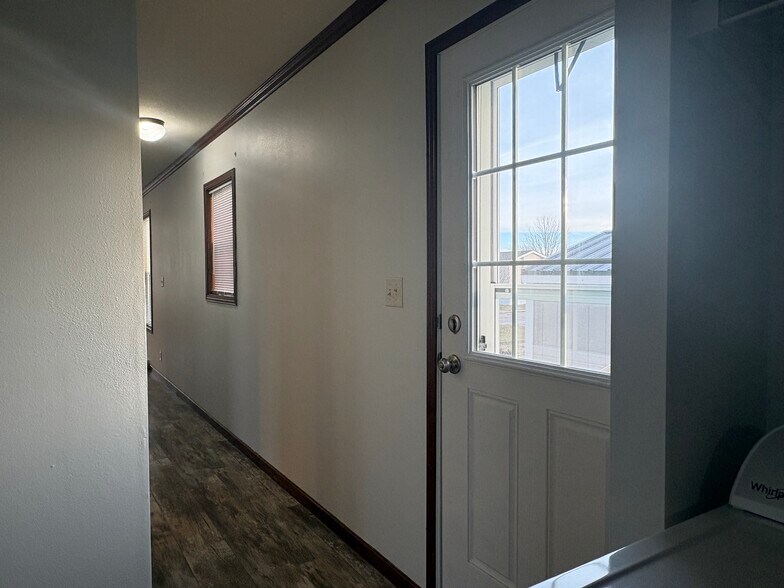 Building Photo - 309 Spring Park Dr