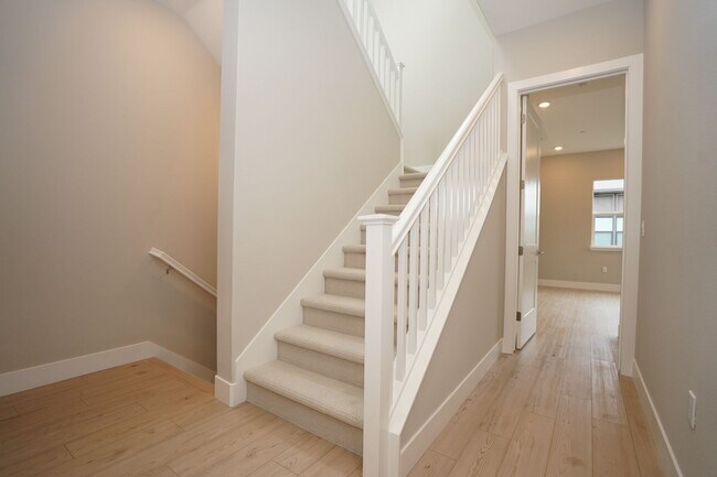 Building Photo - New Construction End Unit Luxury Townhome in Central Sunnyvale Location!