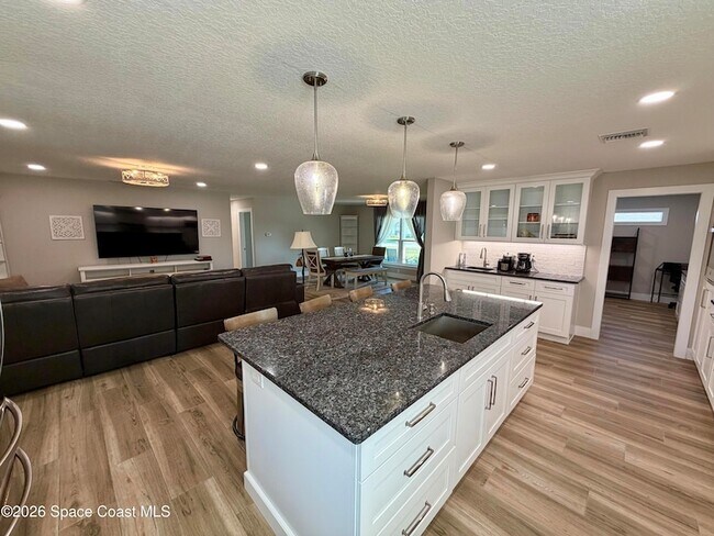 Building Photo - 140 Norwood Ave