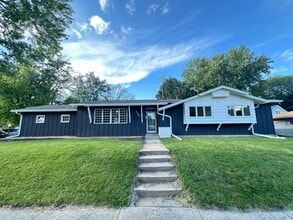 Building Photo - *LEASE SPECIAL* Modern 3+ Bedroom House in Cooper School Neighborhood