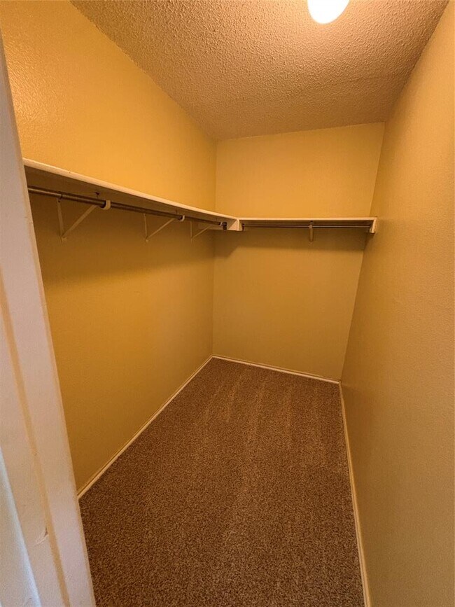 Building Photo - 7908 Rosenberry Dr