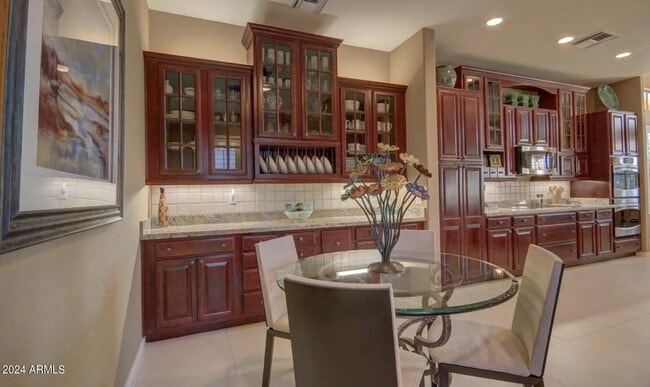 Building Photo - 1223 E Moss St