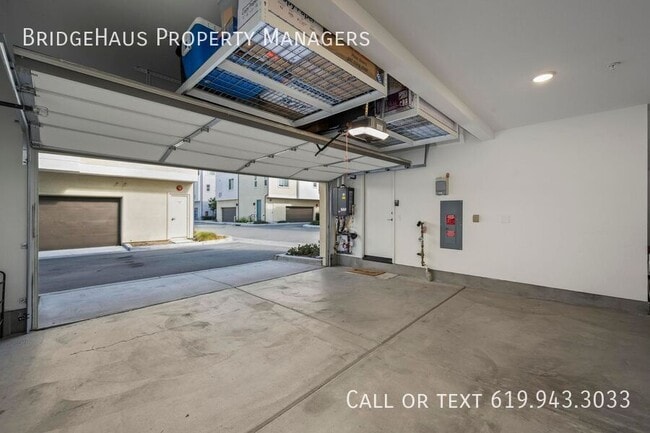 Building Photo - 5480 Seacliff Pl