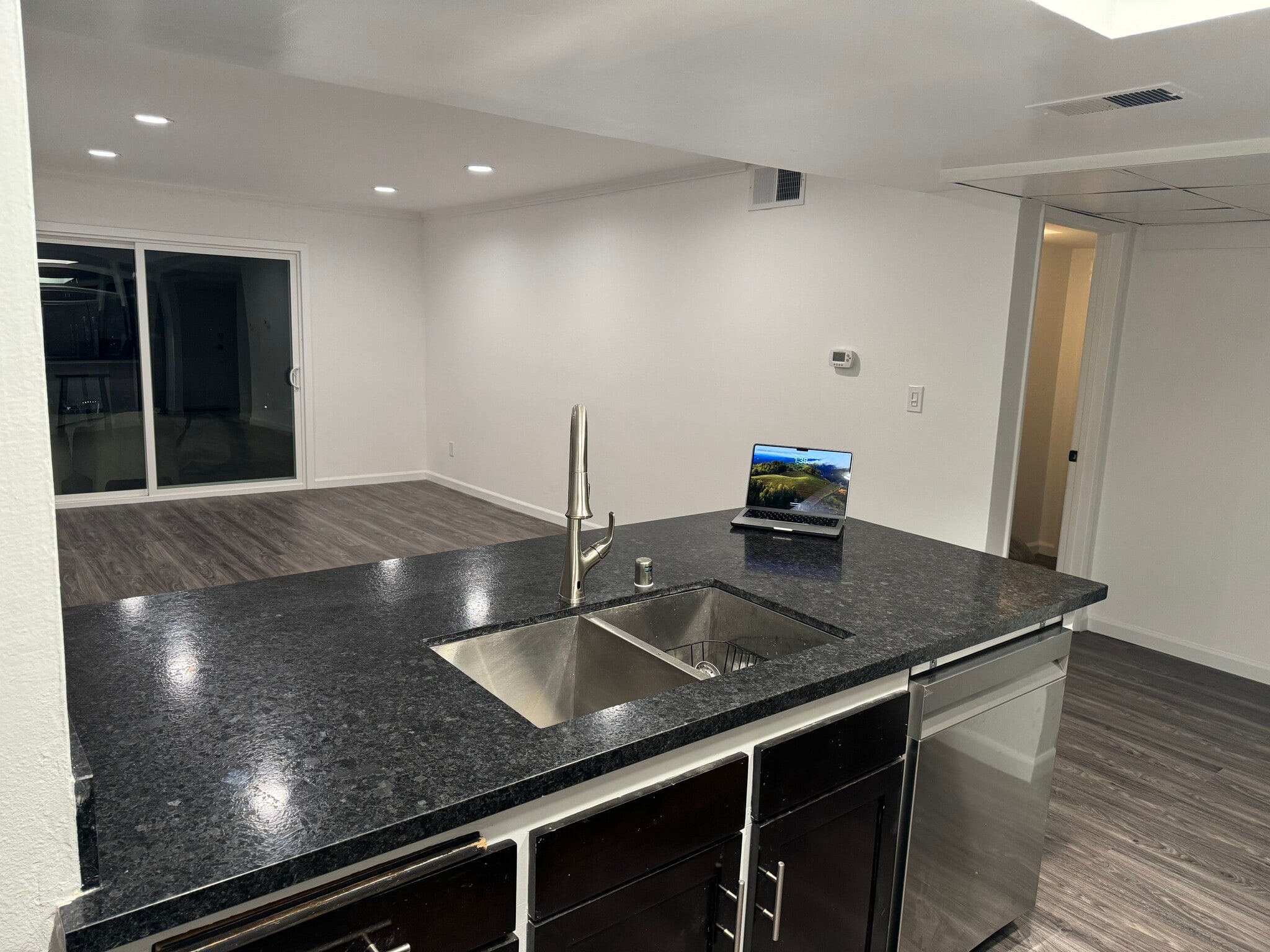 island view of living room - 2700 Cahuenga Blvd E