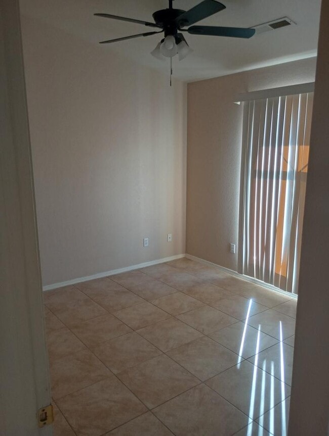 Building Photo - W Concordia Dr