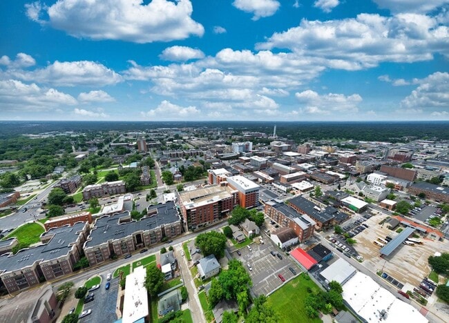 Building Photo - 1200 E Walnut St
