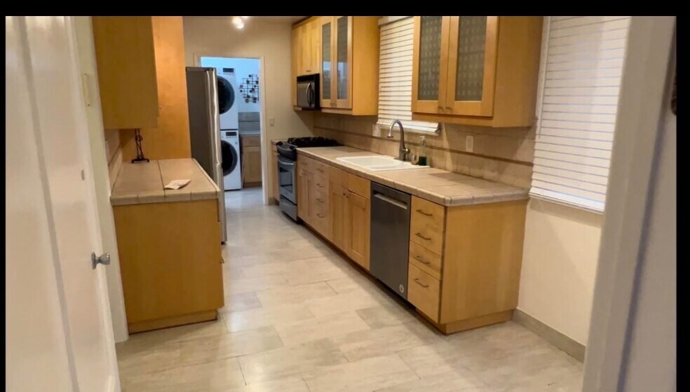 Building Photo - 6154 Aura Ave