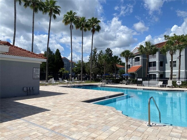 Building Photo - 18001 RICHMOND PLACE Dr