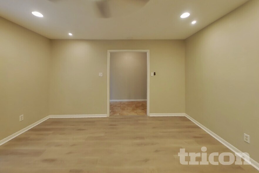 Building Photo - 908 Hilton Pl