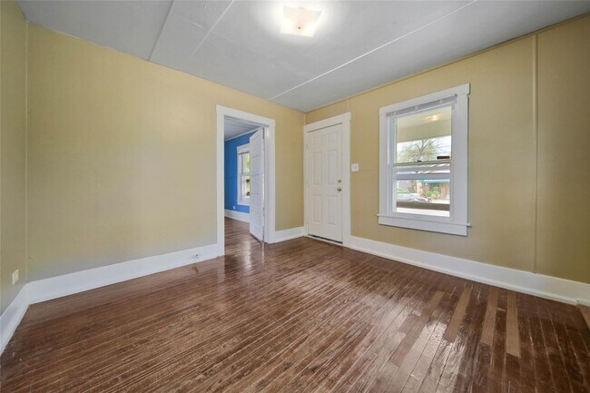 Building Photo - 3301 Dennis St