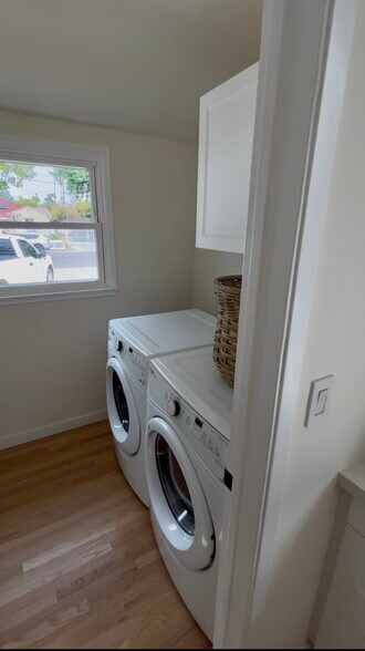 Building Photo - 6945 Cedros Ave