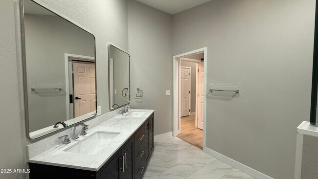 Building Photo - 16222 S 34th Way