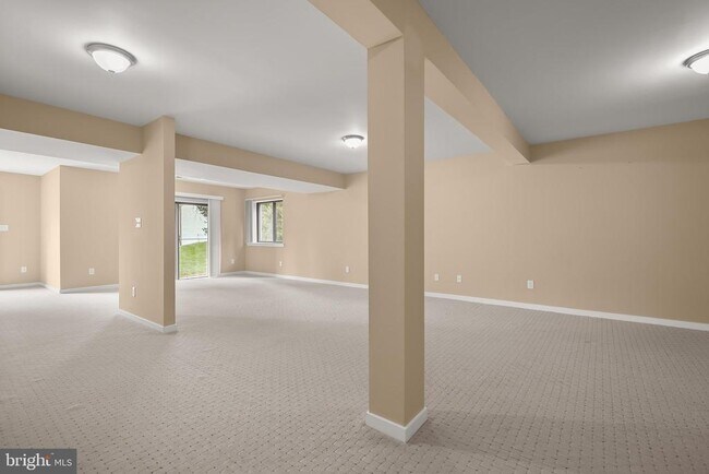 Building Photo - 5 Whitebridge Ct