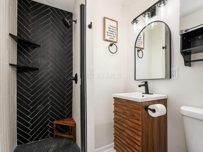 Building Photo - 1543 S Hamilton Rd