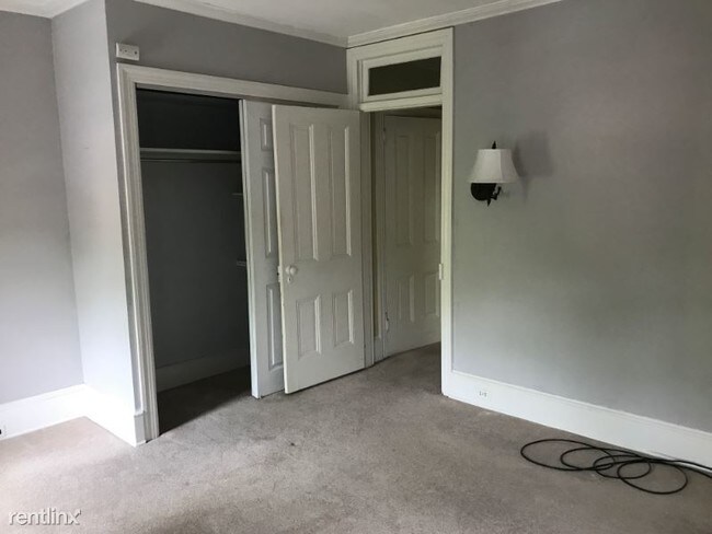 Building Photo - 3 br, 1.5 bath Townhome - 1803 Lovering Ave