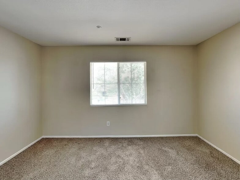 Building Photo - 16121 Filbert St