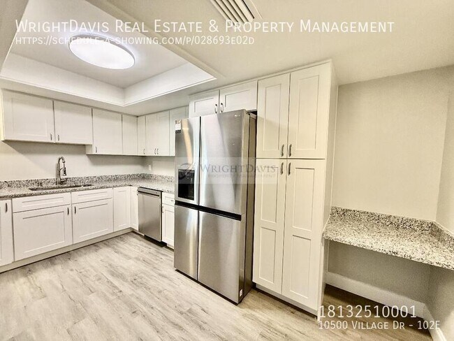 Building Photo - 10500 Village Dr