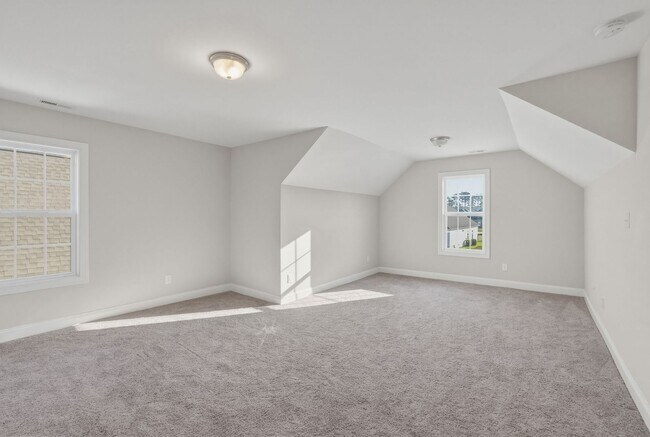 Building Photo - 5 bedroom waterfront property