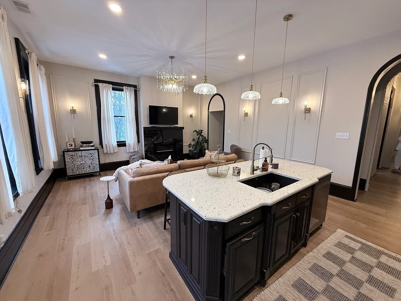 Building Photo - 230 W 6th St