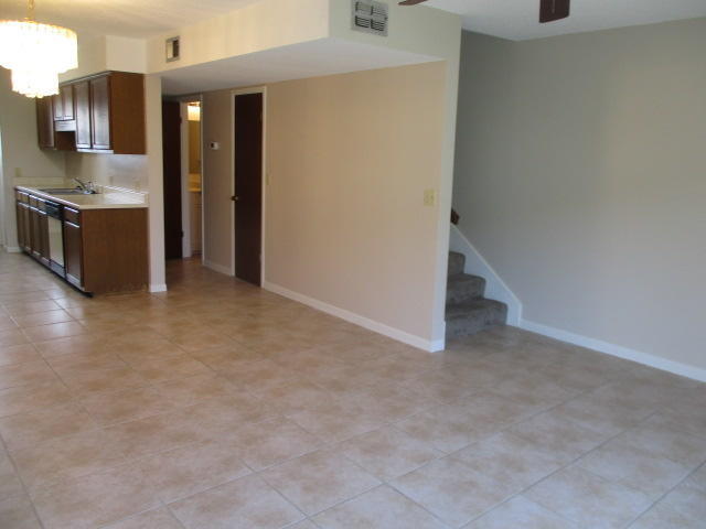 Building Photo - 206 Ann Cir