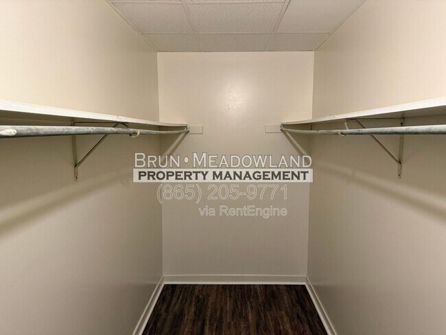 Building Photo - 1921 Meadowland Ln