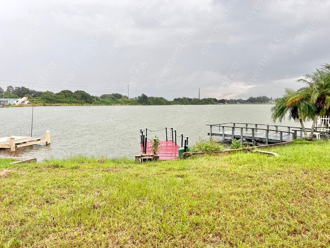 Building Photo - 820 Paradise Blvd