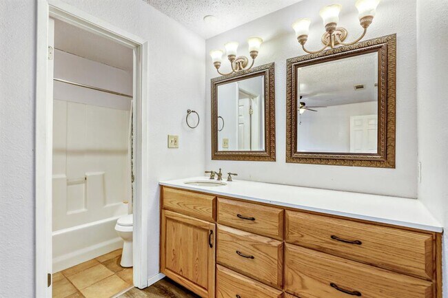 Building Photo - 12808 Irongate Ave