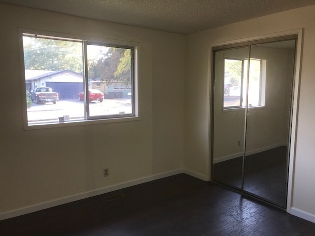 Building Photo - Large, three bedroom Central Point ranch h...