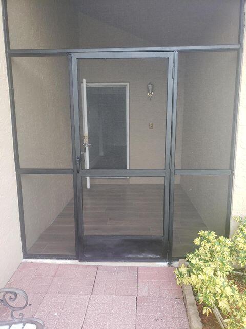 Building Photo - 9102 Bedford Dr