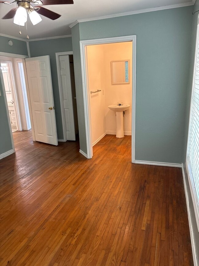 Building Photo - Cute 2/2/1 in the heart of Pollard Park area!