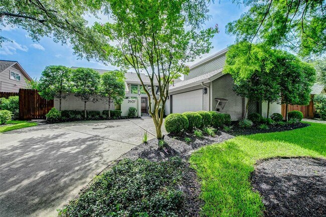 Primary Photo - 2907 Fontana Dr