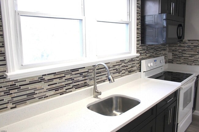 Building Photo - 104 Minnetonka Ave