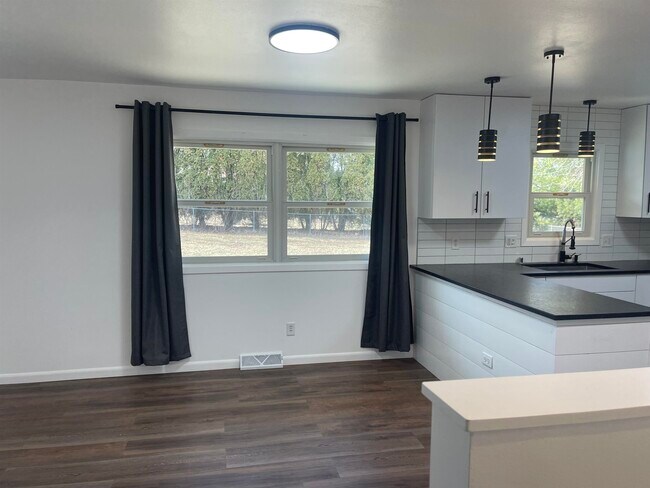 Building Photo - 2727 Florann Dr