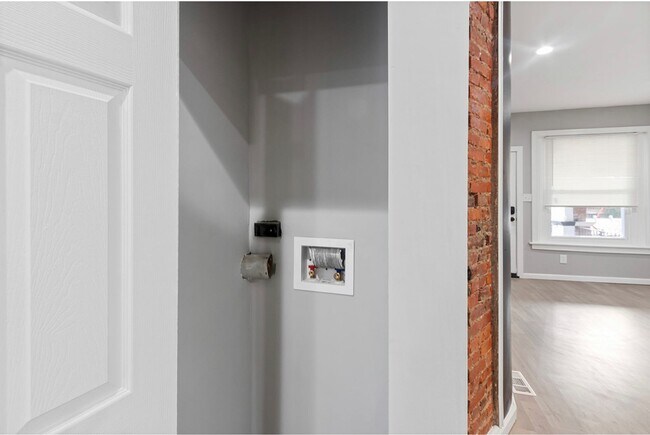 Building Photo - 6011 Catharine St