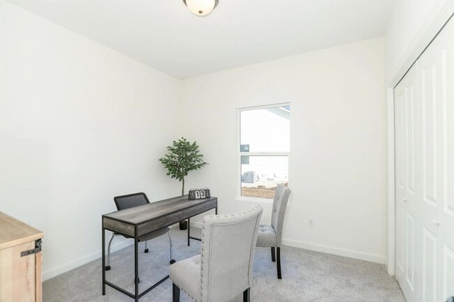 Building Photo - 5314-5316 Pinecrest