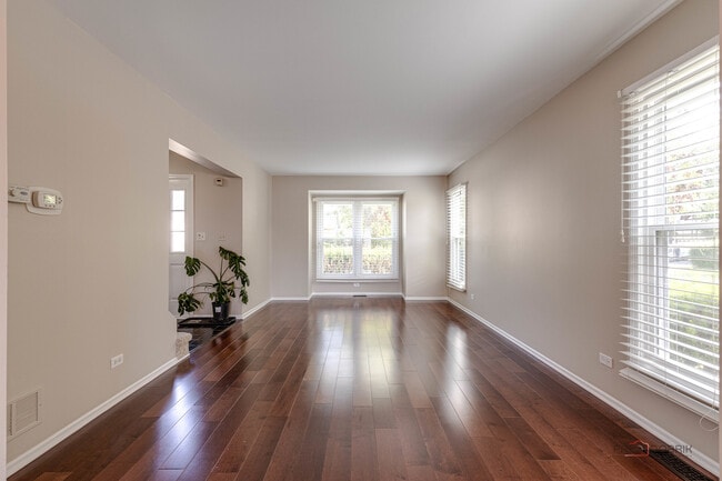 Building Photo - 285 Stanton Dr