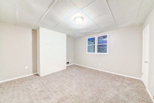 Building Photo - 52 Ruth St