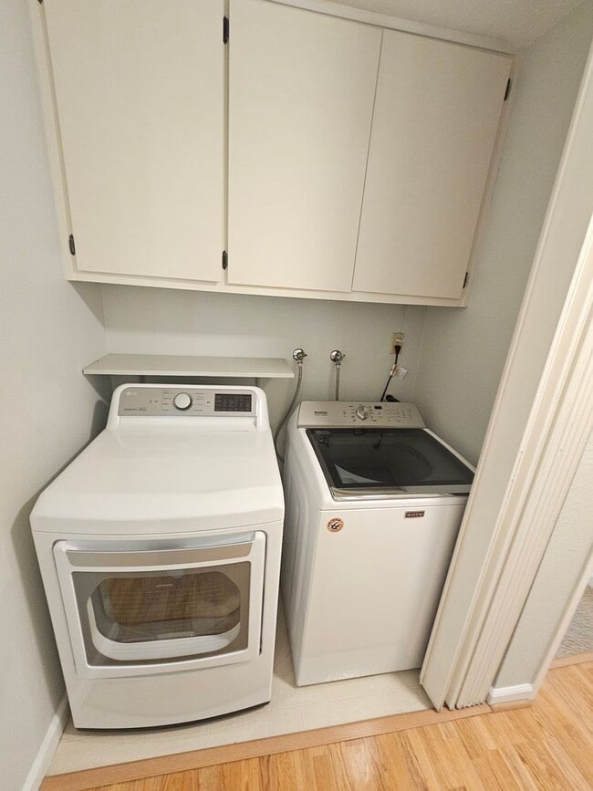 Building Photo - Beautiful Two Bedroom Two Bath Home