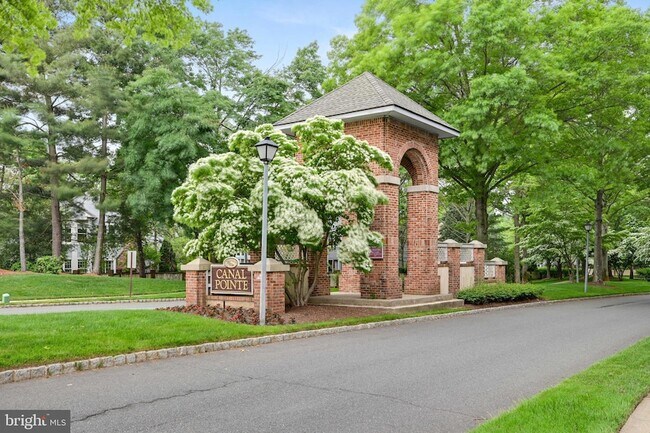 Building Photo - 119 Commonwealth Ct