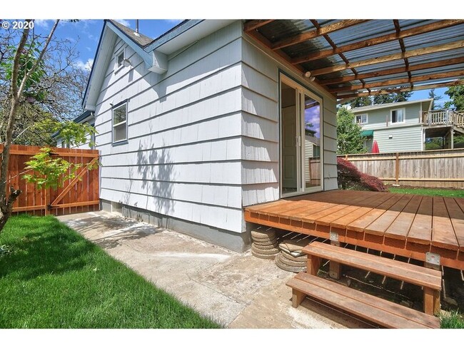 Building Photo - 4516 SE 33rd Pl
